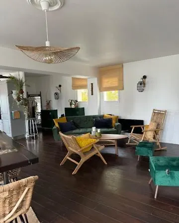 Villa La *