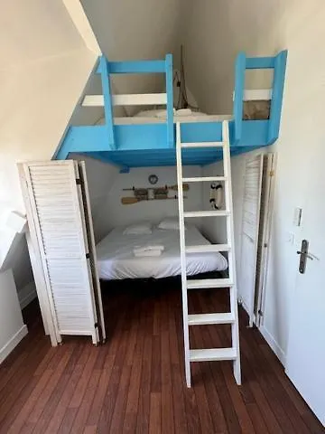 La * تروفيي سور مير